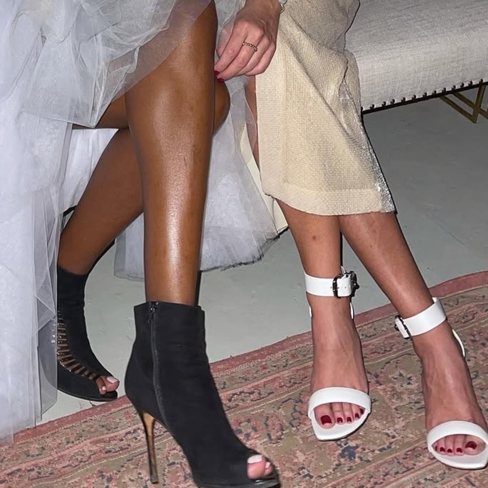 Alexander McQueen White Leather Heels silver buckle 38.5 with dustbag - Picture 14 of 16